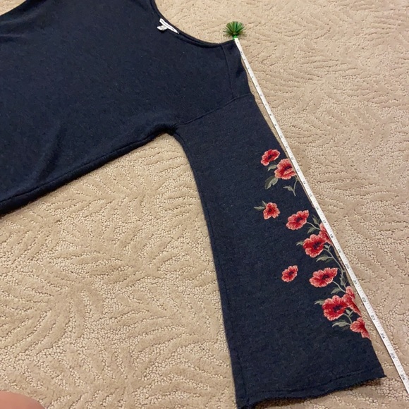 American Eagle Bell Sleeve Embroidered Crewneck XS - Picture 12 of 16